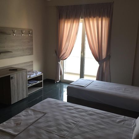 Herges Hotel Durres Bagian luar foto