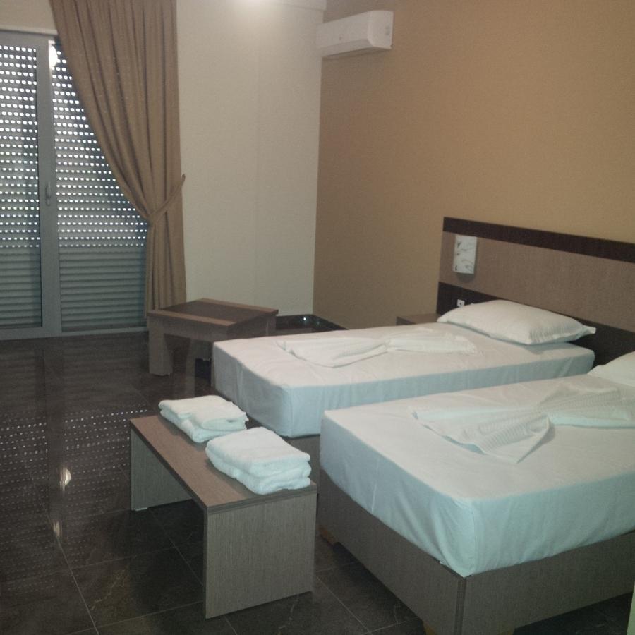 Herges Hotel Durres Bagian luar foto