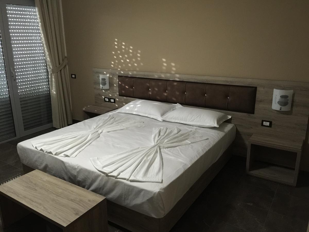 Herges Hotel Durres Bagian luar foto