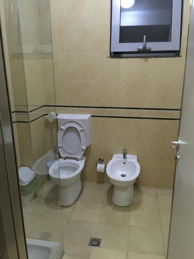 Herges Hotel Durres Bagian luar foto
