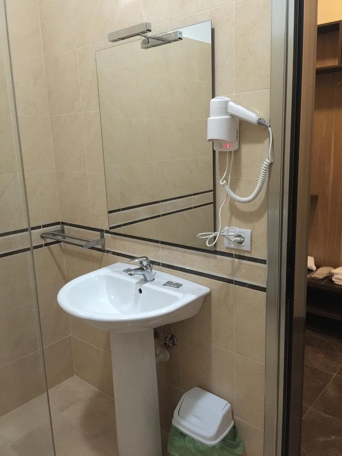 Herges Hotel Durres Bagian luar foto