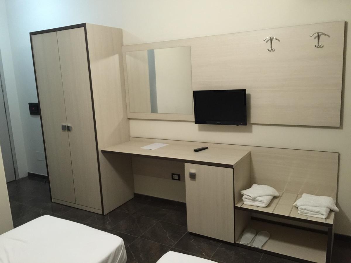 Herges Hotel Durres Bagian luar foto
