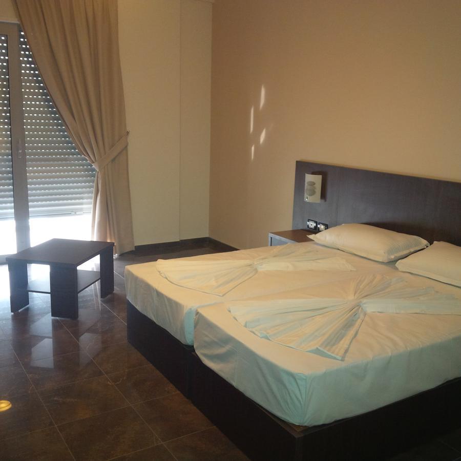 Herges Hotel Durres Bagian luar foto