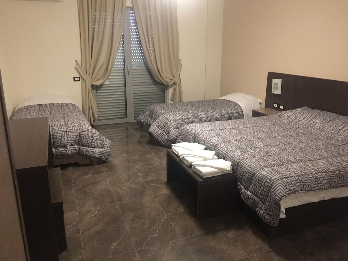 Herges Hotel Durres Bagian luar foto