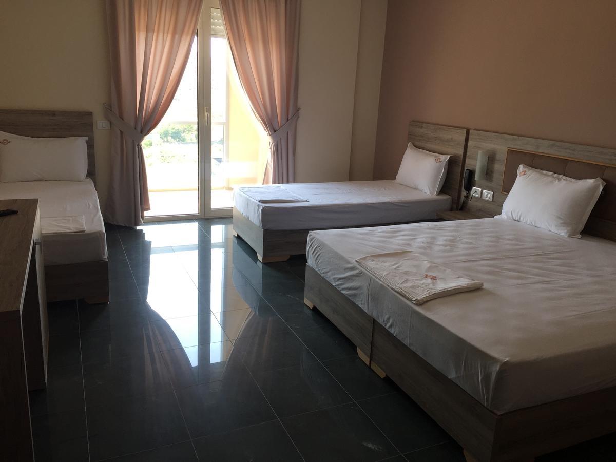 Herges Hotel Durres Bagian luar foto
