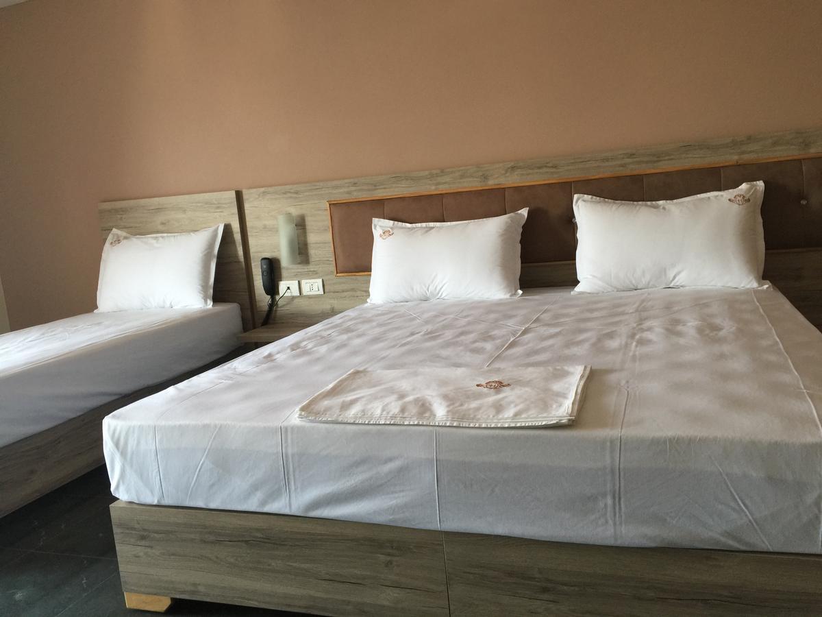 Herges Hotel Durres Bagian luar foto