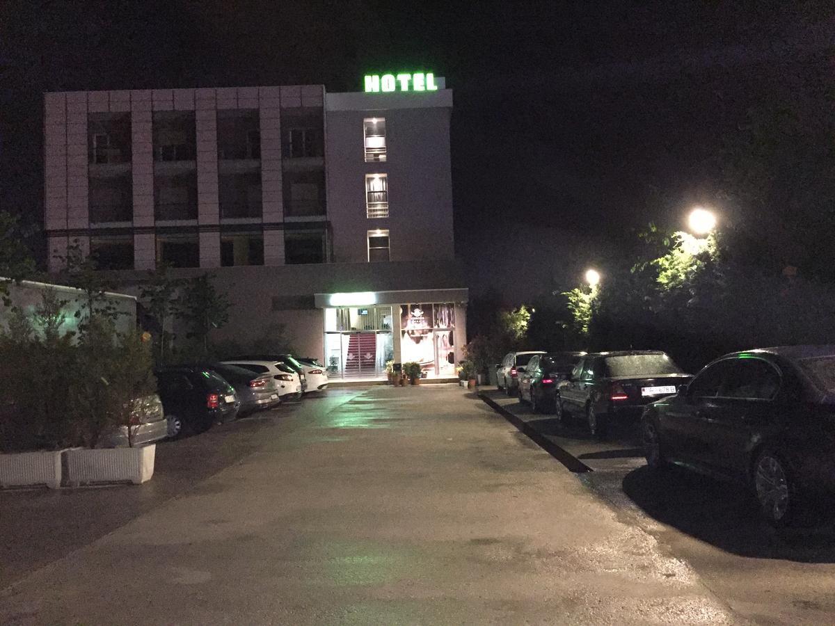 Herges Hotel Durres Bagian luar foto