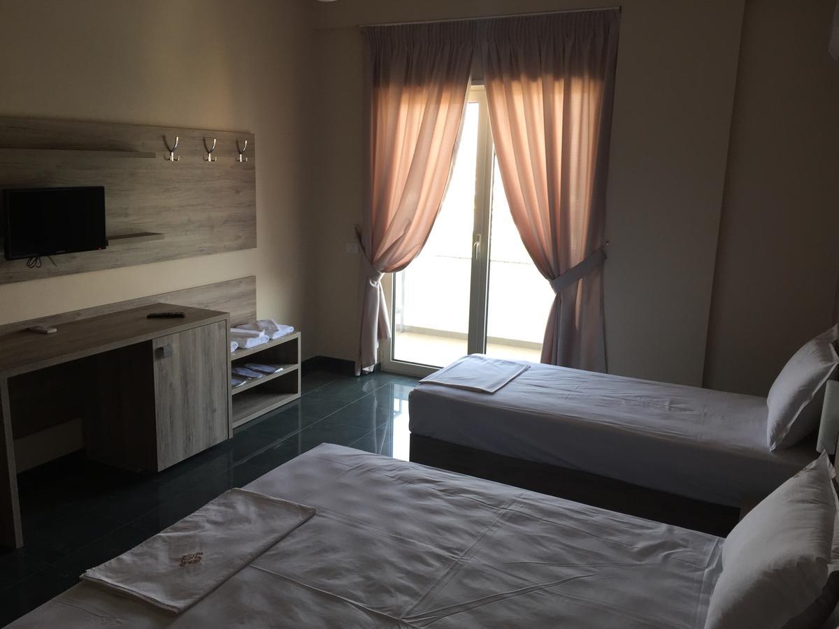 Herges Hotel Durres Bagian luar foto