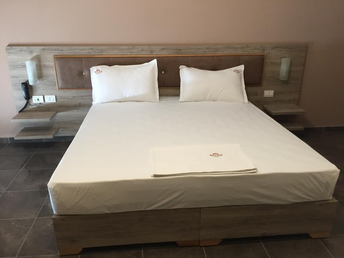 Herges Hotel Durres Bagian luar foto